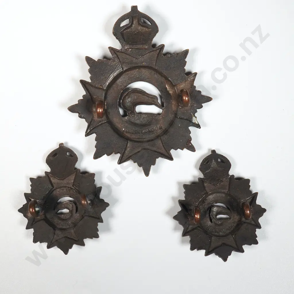 Pair of WW1 NZ Permanent Staff Collar Badges & Cap Badge Image 1++