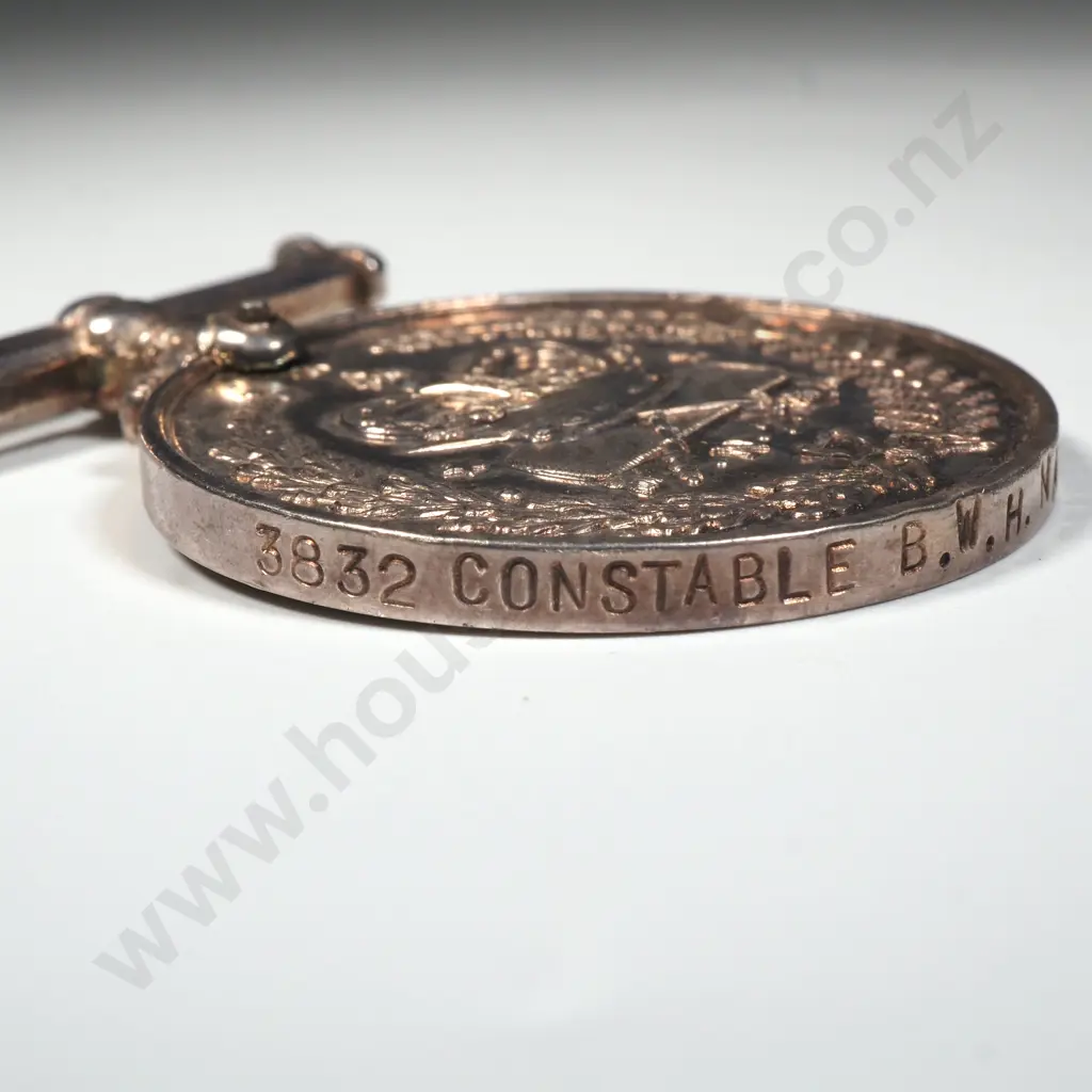 New Zealand Police Long Service & Good Conduct Medal to 3832 Brian Hearn Nathan - Gaunt Maker Image 1++