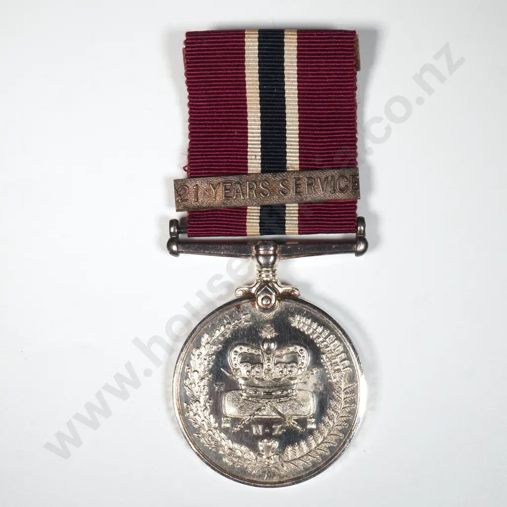 New Zealand Police Long Service & Good Conduct Medal to 2125 Alfred Frank Silk - Gaunt Maker Image 1++