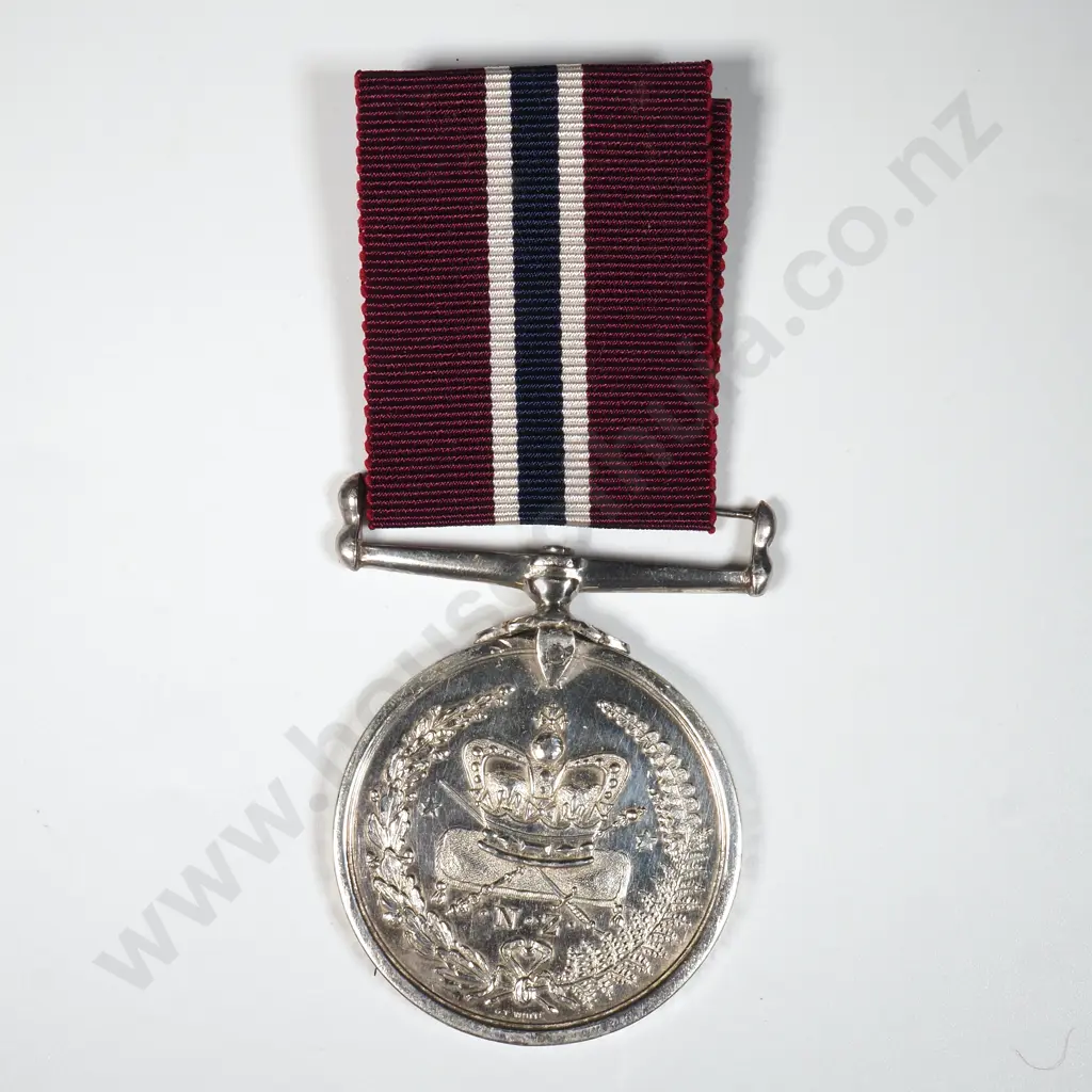 New Zealand Police Long Service & Good Conduct Medal to 2080 Richard Murray - White Maker Image 1++