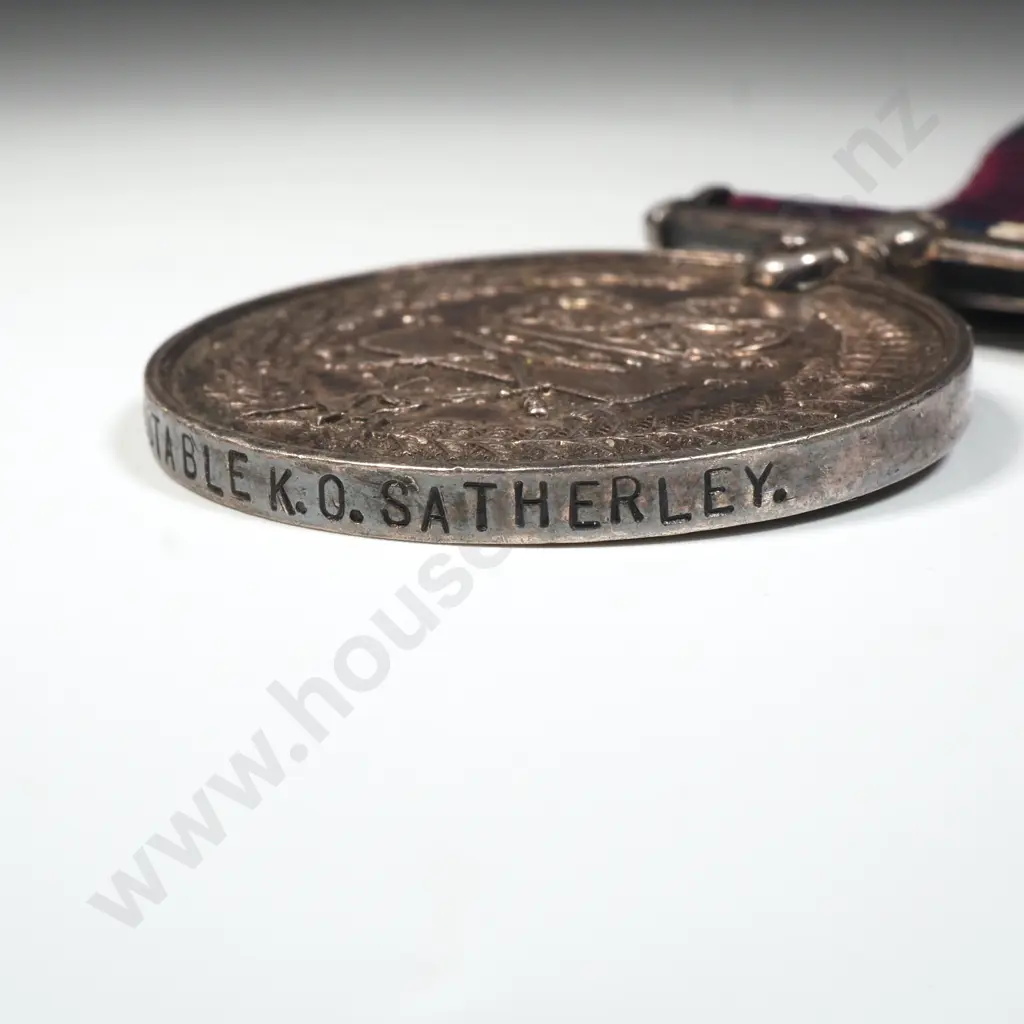 New Zealand Police Long Service & Good Conduct Medal to 3925 Kevin Owen Satherley - Gaunt Maker Image 1++