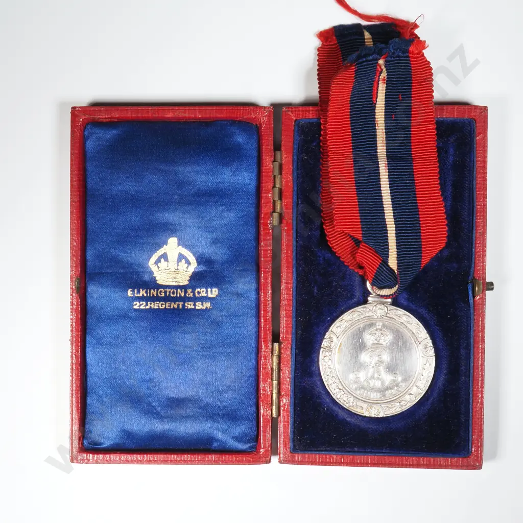 1902 Coronation Medal - Mayor's & Provost's Issue in Original Case Image 1++