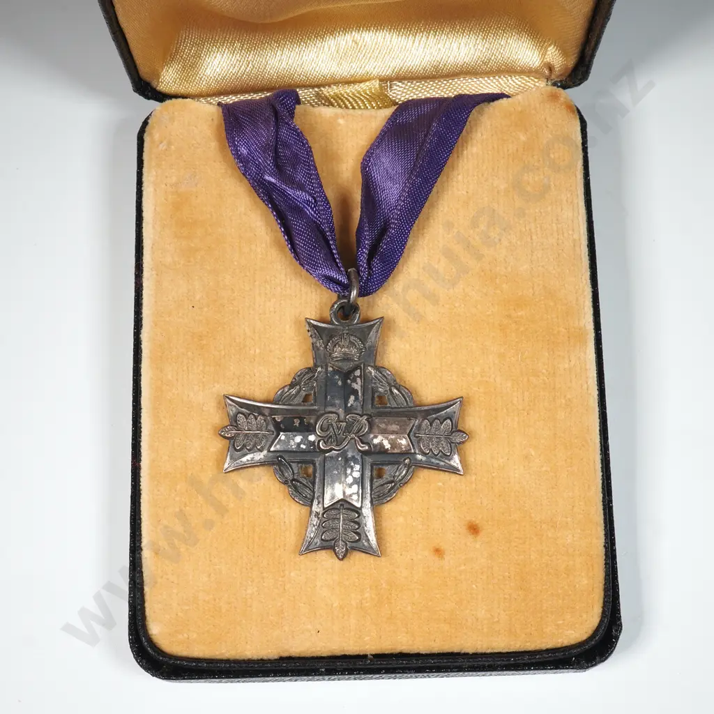 WW2 New Zealand Memorial Cross to 10459 Norman George Heads - Died 30th September 1940 Image 1++