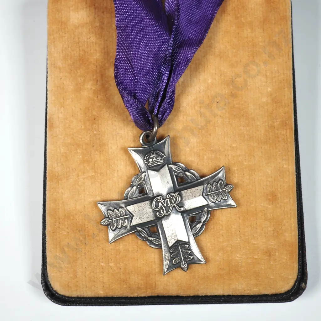 WW2 New Zealand Memorial Cross to S/LT (A) G D Paterson RNZNVR Image 1++