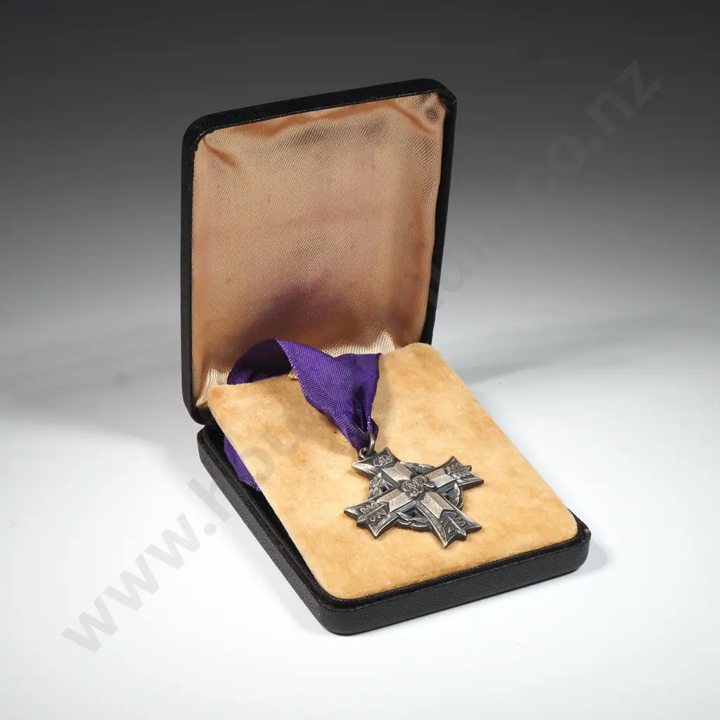 WW2 New Zealand Memorial Cross to S/LT (A) G D Paterson RNZNVR Image 1++