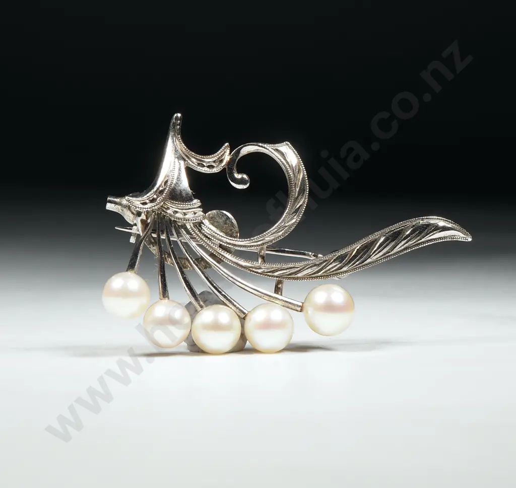 Cased Sterling Silver Mikimoto Pearl Brooch Image 1++