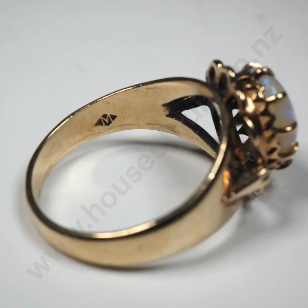 Vintage Solid 9ct Gold Opal Ring Image 1++