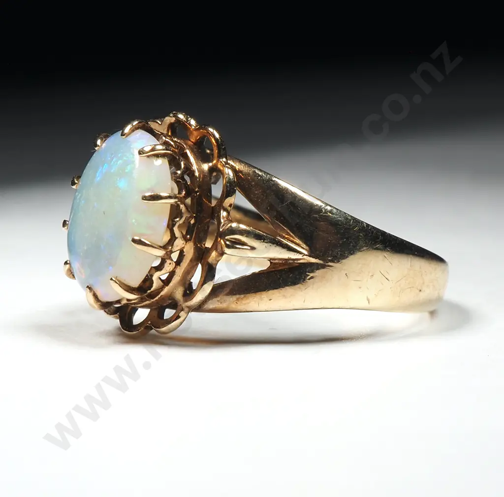 Vintage Solid 9ct Gold Opal Ring Image 1++