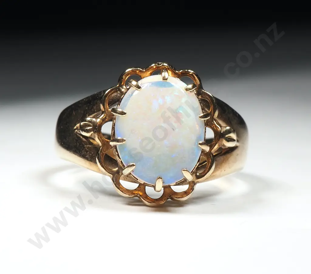 Vintage Solid 9ct Gold Opal Ring Image 1++