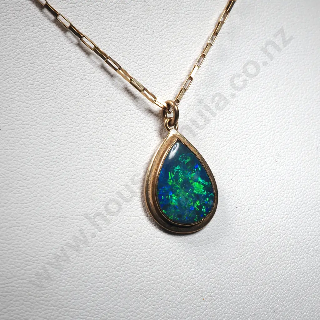 9ct Yellow Gold Lightning Ridge Opal Doublet Pendant / Necklace on 9ct Yellow Gold Chain Image 1++