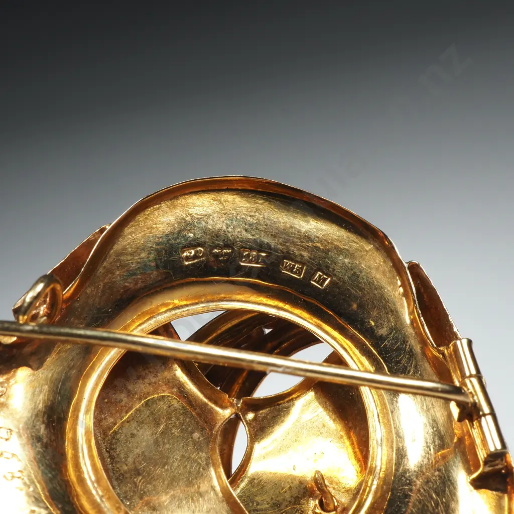 18ct Gold Hallmarked Drop Brooch w English Hallmarks & Single Seed pearl Embellishment Image 1++