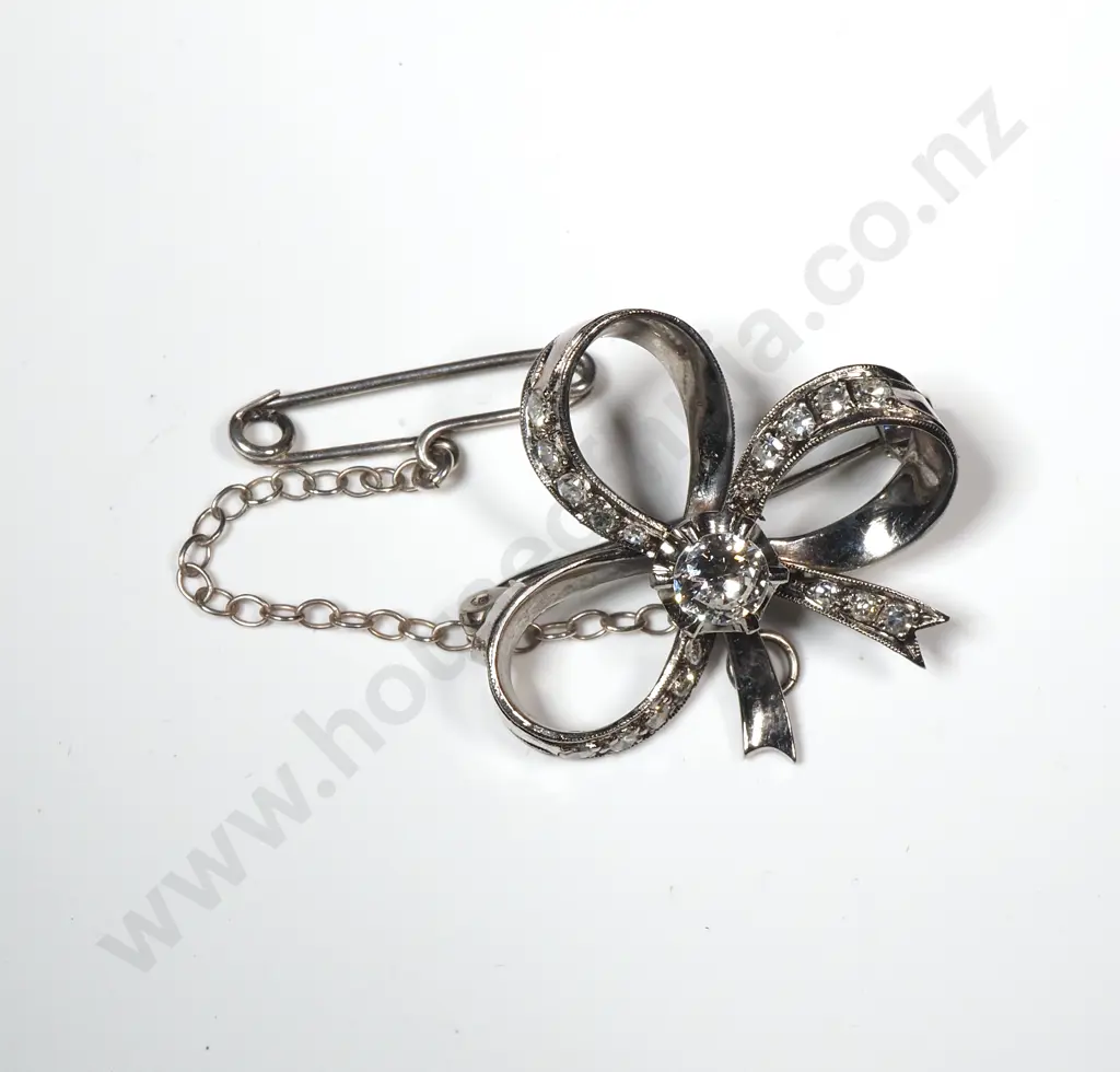 Handmade 18ct White Gold Diamond Traditional Diamond Set Bow Brooch w Valuation $5,200.00 Image 1++