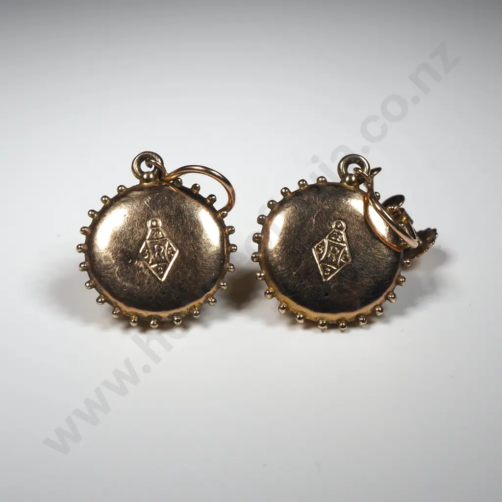 9ct Gold Ornate Garnet Screw Back Earrings Image 1++