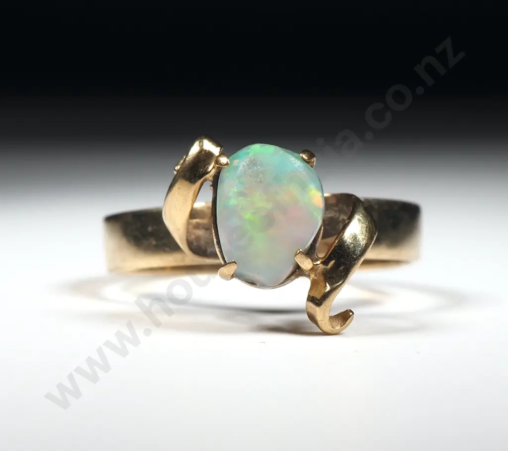 9ct Gold Opal Ring Image 1++