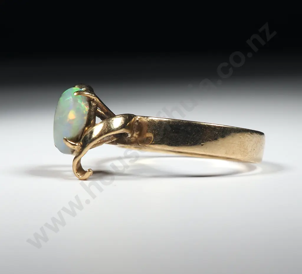 9ct Gold Opal Ring Image 1++