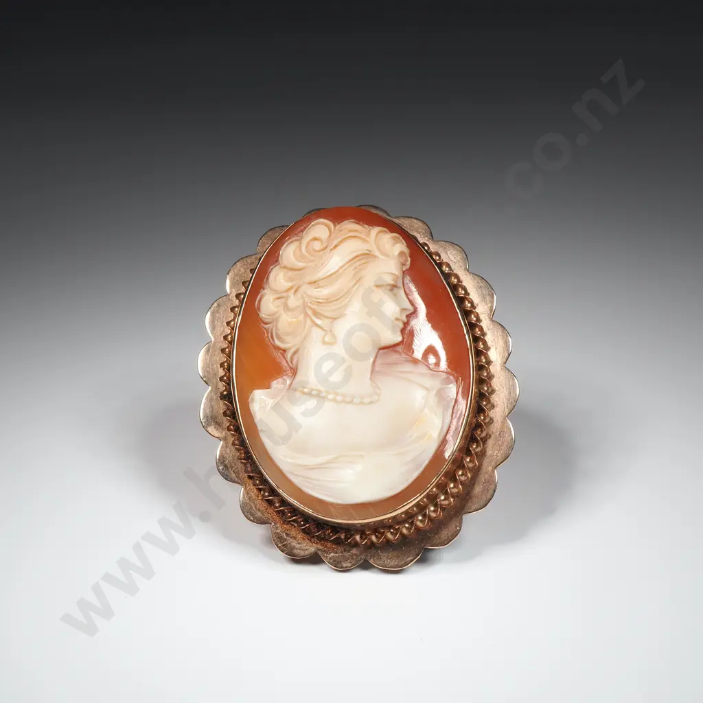 Large 9ct Gold Cameo Brooch Image 1++