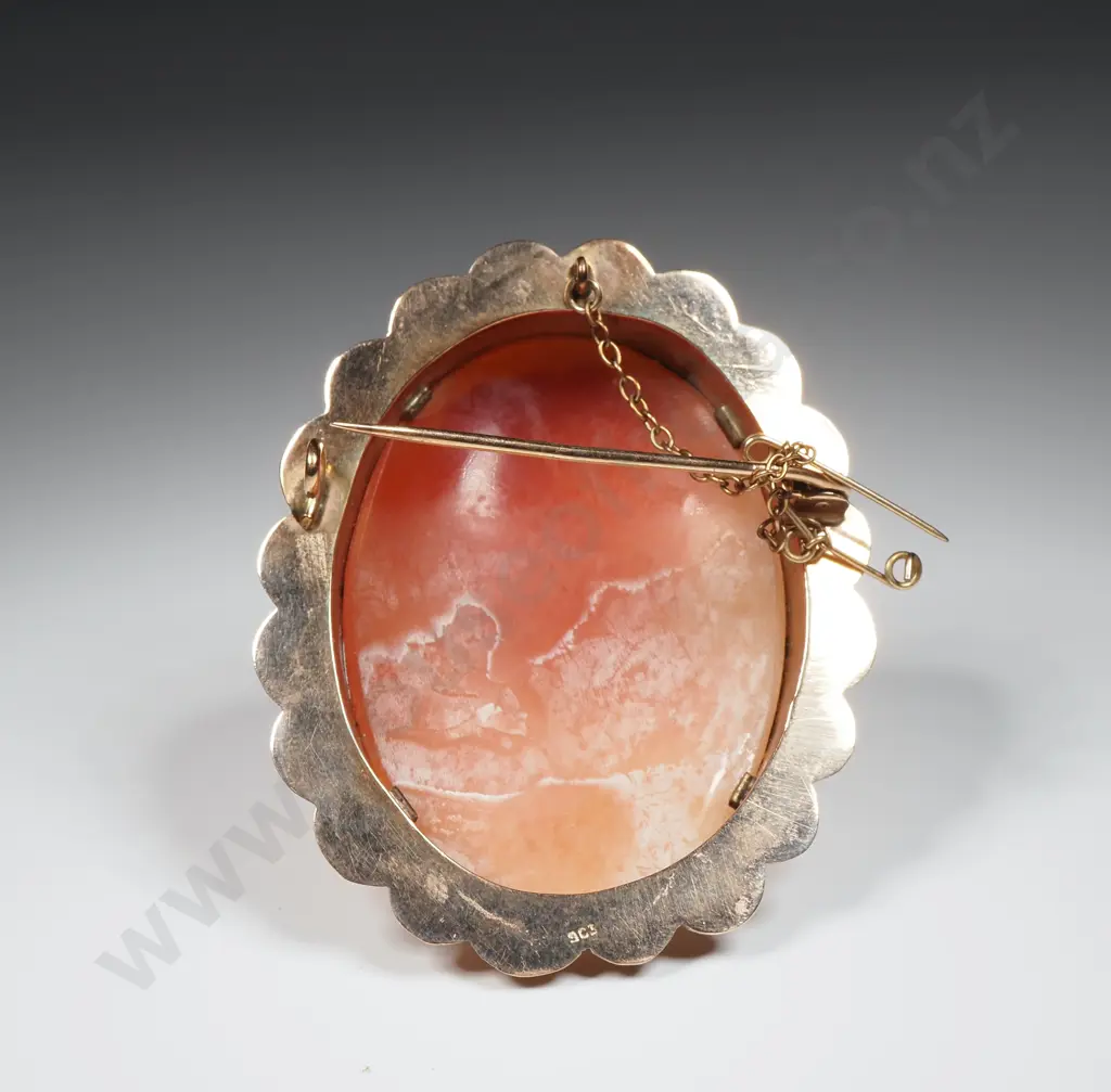 Large 9ct Gold Cameo Brooch Image 1++