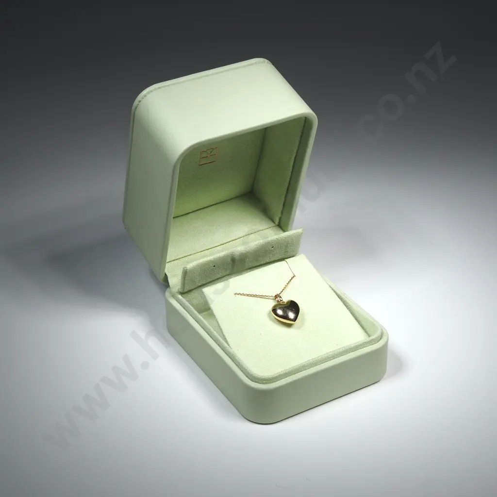 10ct Gold Michael Hill Heart Pendant on Chain in Original Box Image 1++