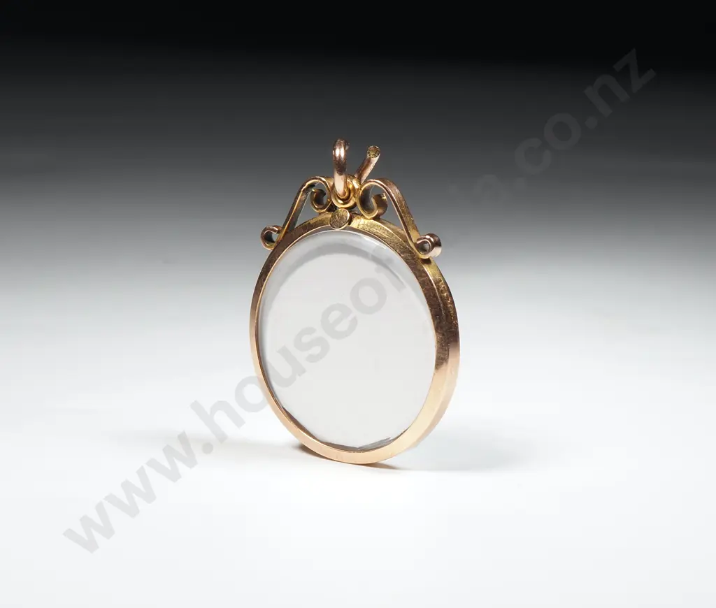 9ct Gold Double-Sided Frame Locket Image 1++