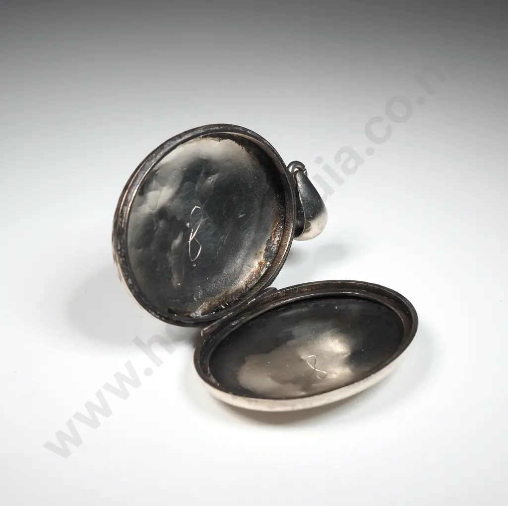 Antique Sterling Silver Oval Locket with Foliate Decoration Image 1++