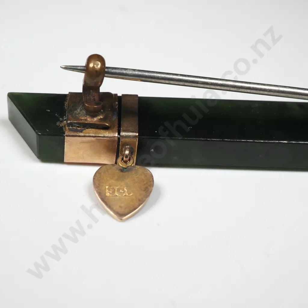 9ct Gold Greenstone Bar Brooch Image 1++