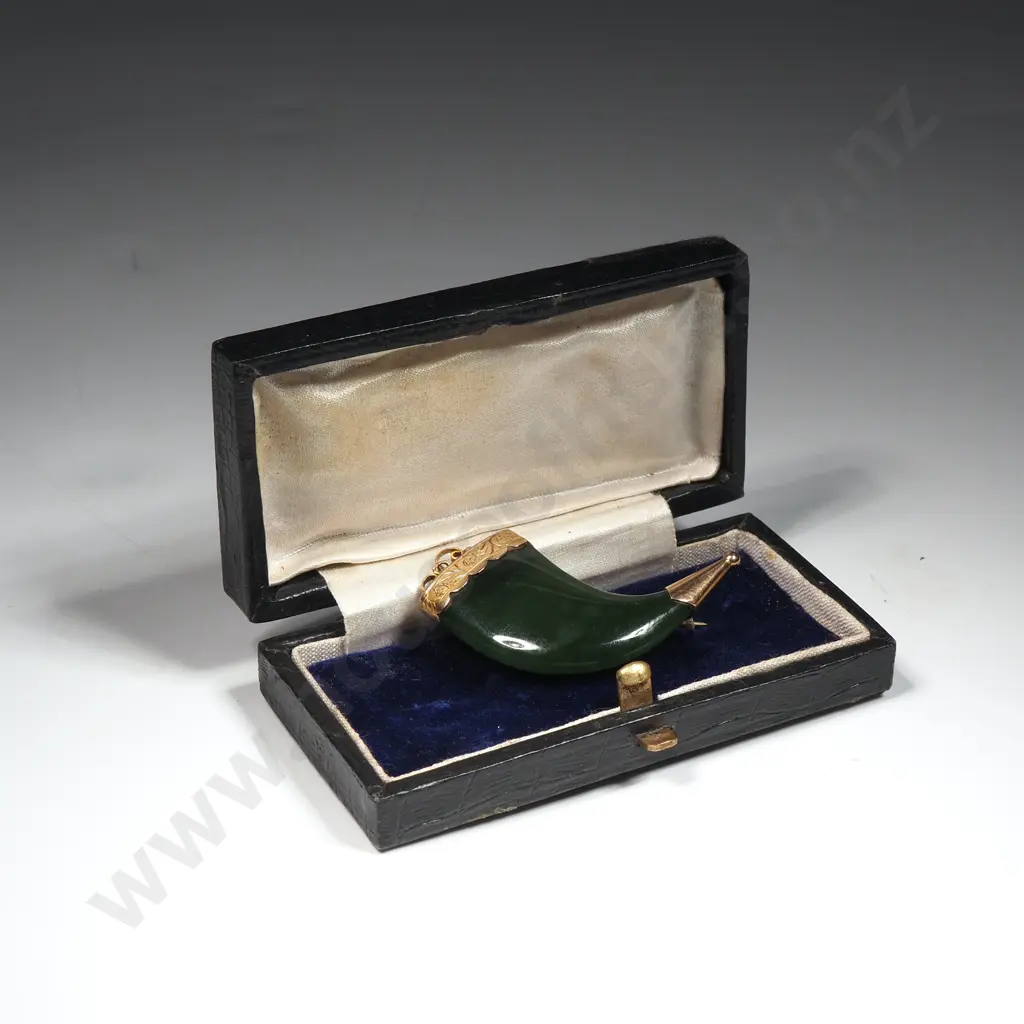 Greenstone & 9ct Gold Lucky Horn of Plenty Brooch in Period Jewellers Box Image 1++