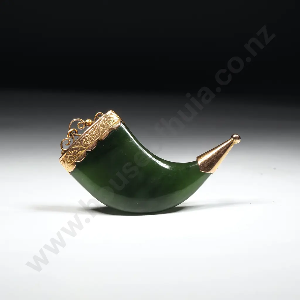 Greenstone & 9ct Gold Lucky Horn of Plenty Brooch in Period Jewellers Box Image 1++