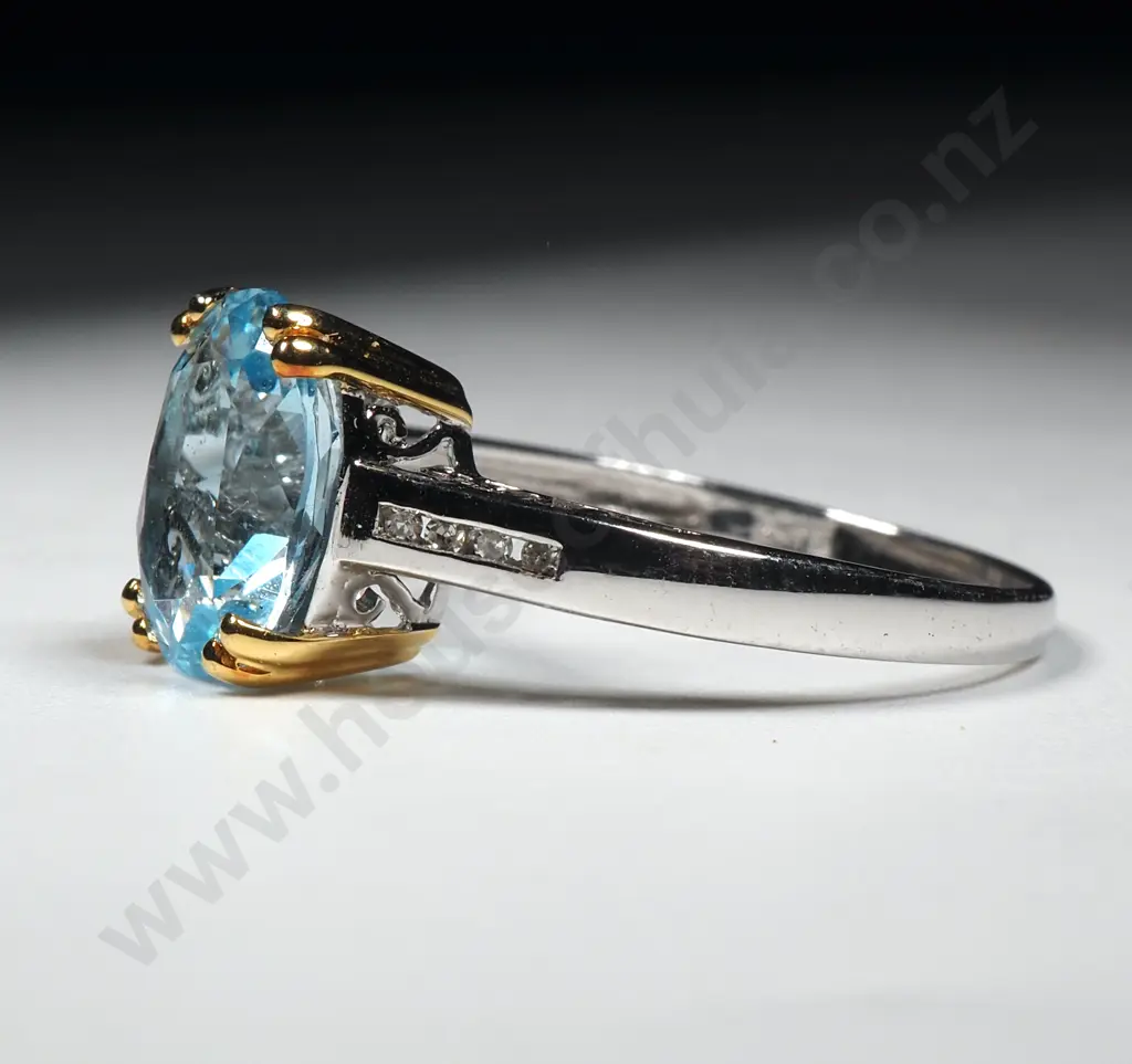 Modern 9ct White Gold Blue Stone & Diamond Ring Image 1++