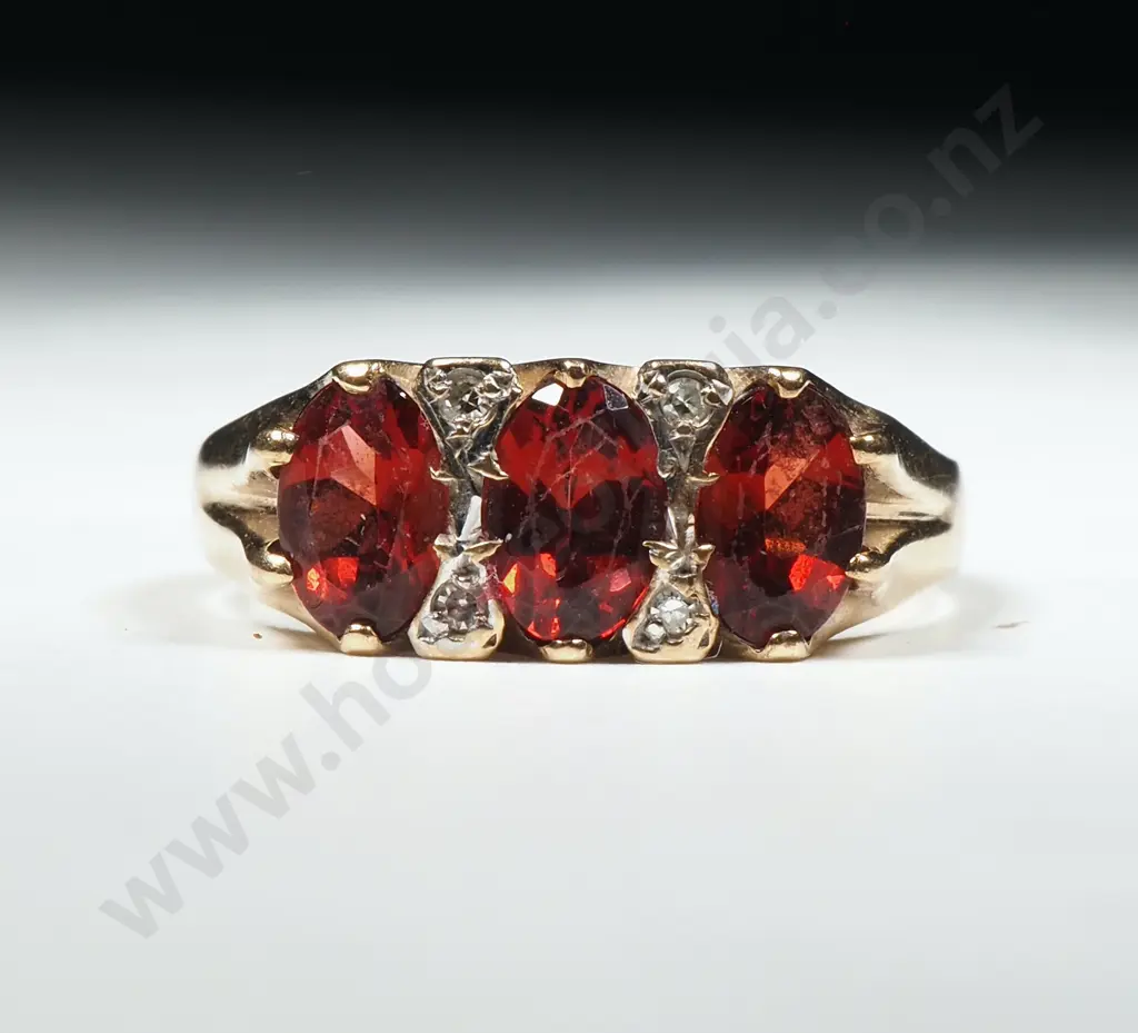 9ct Gold Red Gem Ring Image 1++