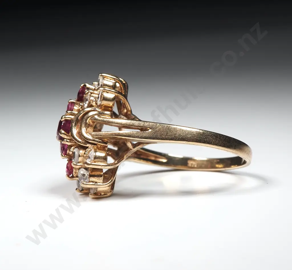 Vintage 9ct Gold Red & White Stone Ring Image 1++