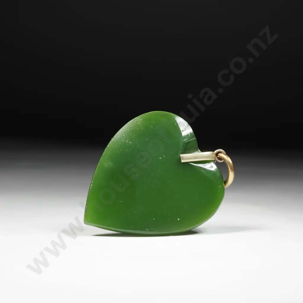 Antique 9ct Gold Greenstone Heart Pendant Image 1++