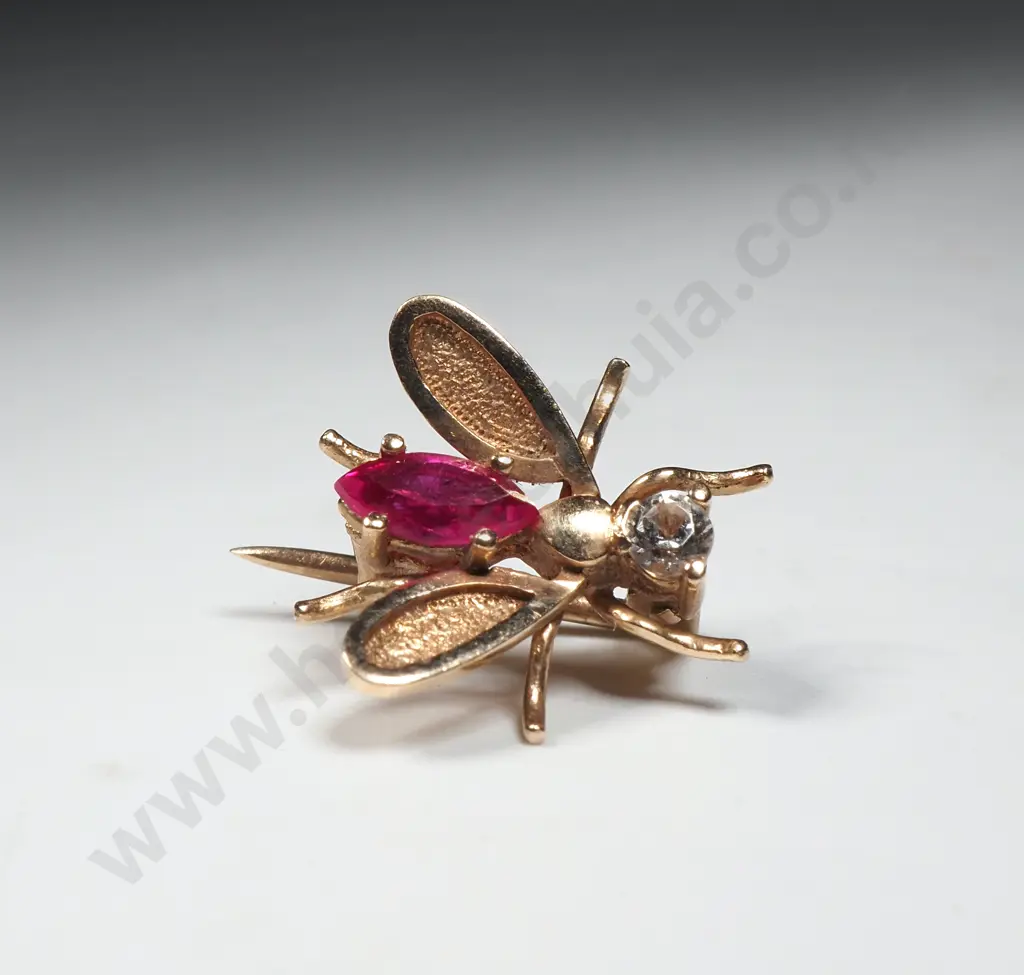9ct Gold Bug Brooch Image 1++