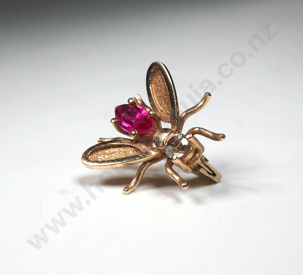9ct Gold Bug Brooch Image 1++