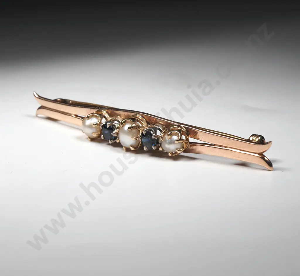 9ct Gold Pearl & Sapphire Brooch in Period Case Image 1++