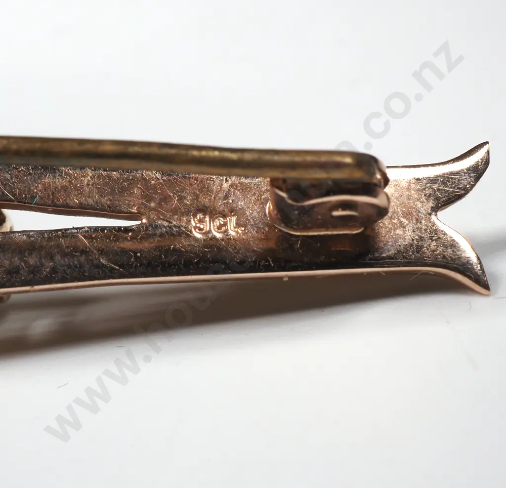 9ct Gold Pearl & Sapphire Brooch in Period Case Image 1++