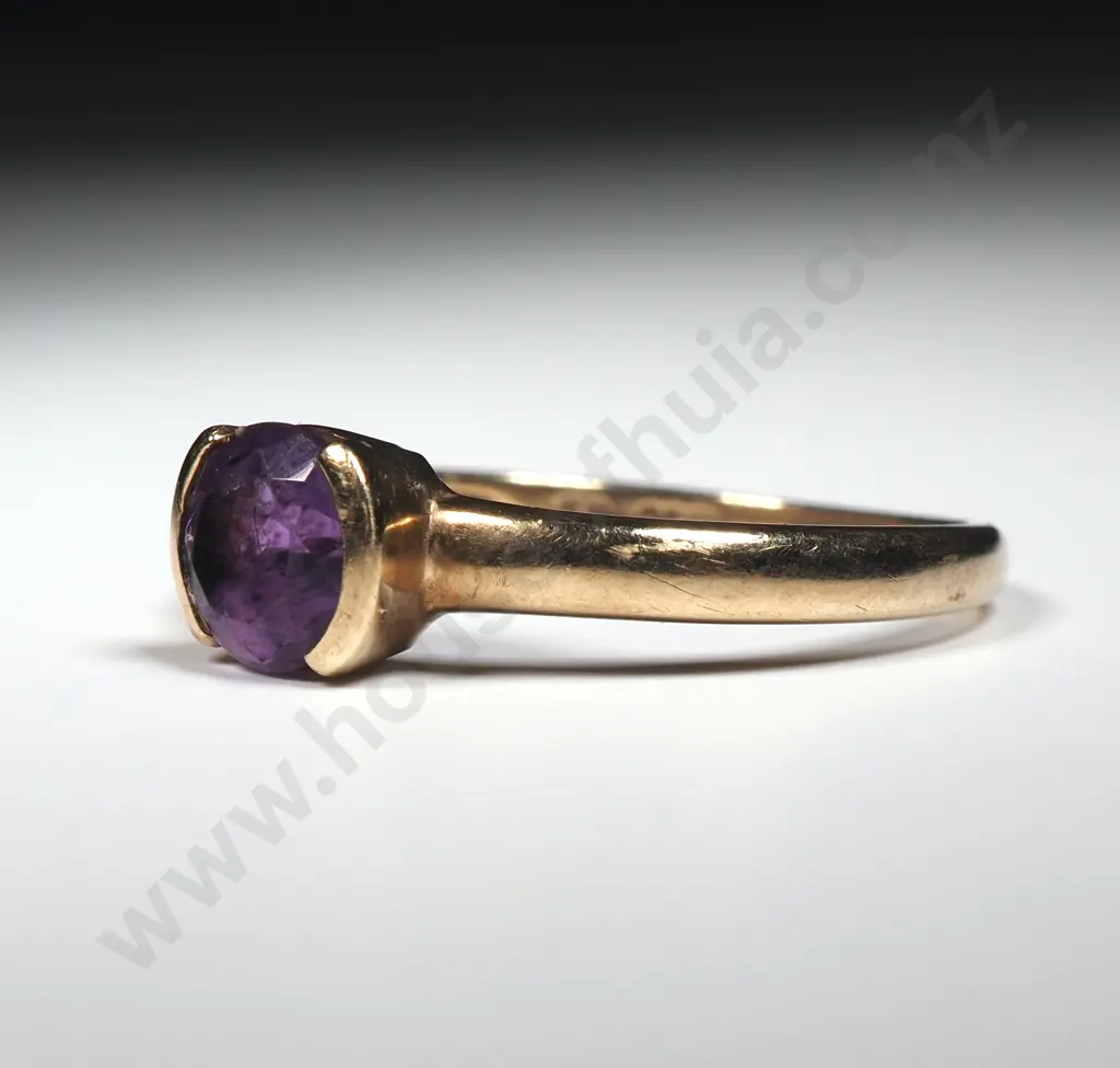 9ct Gold Purple Stone Ring Image 1++