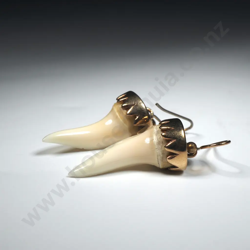Vintage 9ct Gold Shark Tooth Earrings Image 1++