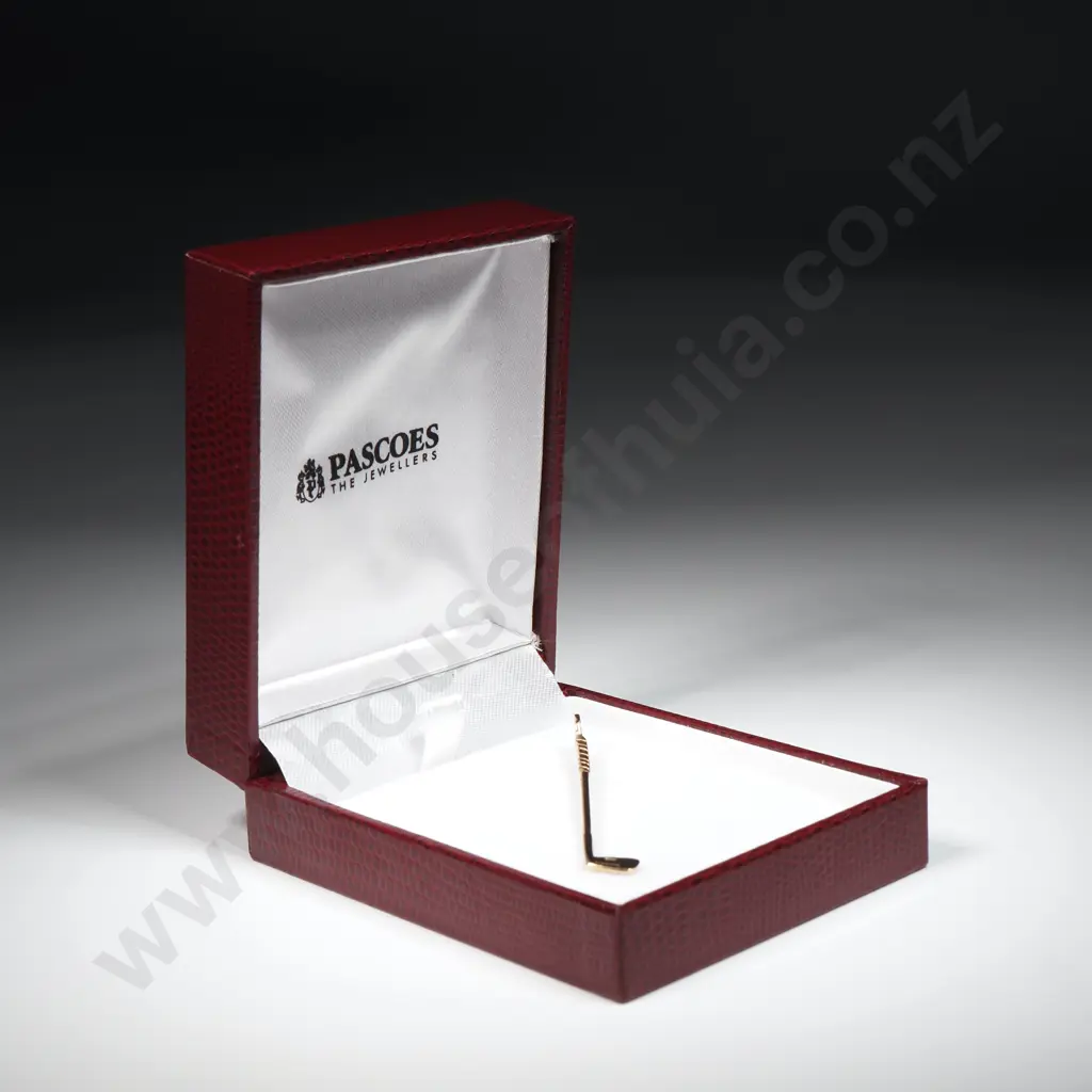 9ct Gold Pendant in the Shape of a Golf Club Image 1++