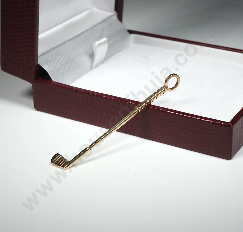 9ct Gold Pendant in the Shape of a Golf Club Image 1++