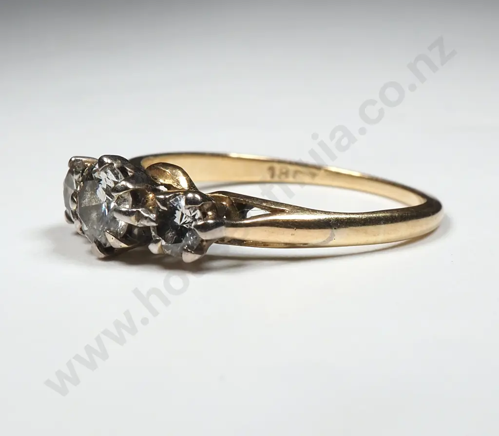18ct Gold Three Diamond Ring Image 1++