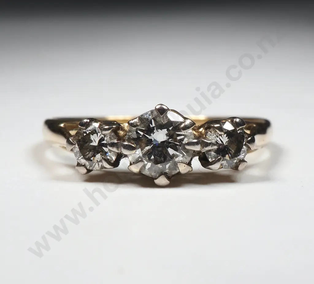 18ct Gold Three Diamond Ring Image 1++