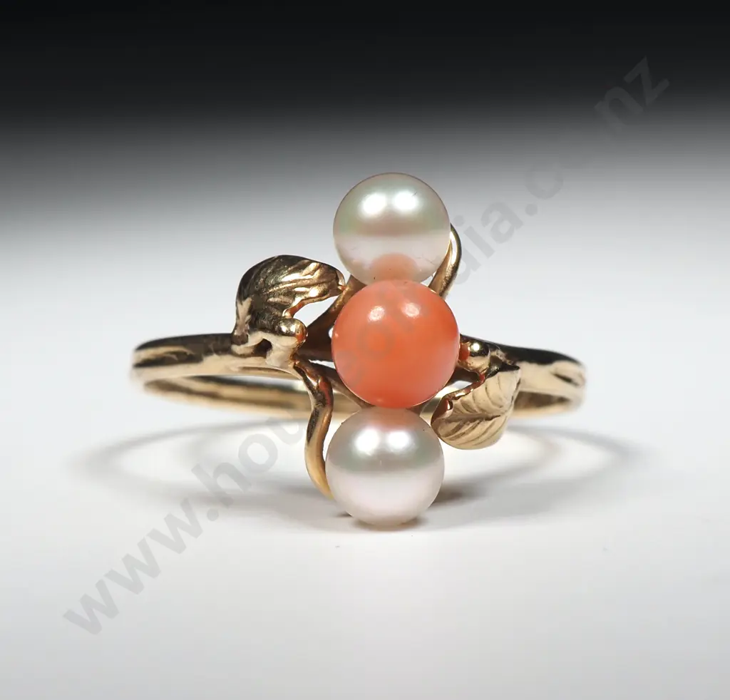 14ct Gold Three Stone Ring Image 1++