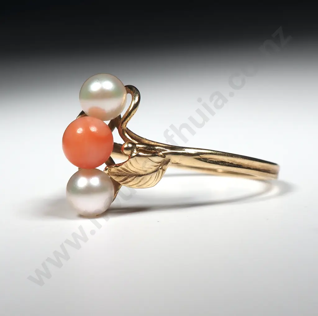 14ct Gold Three Stone Ring Image 1++