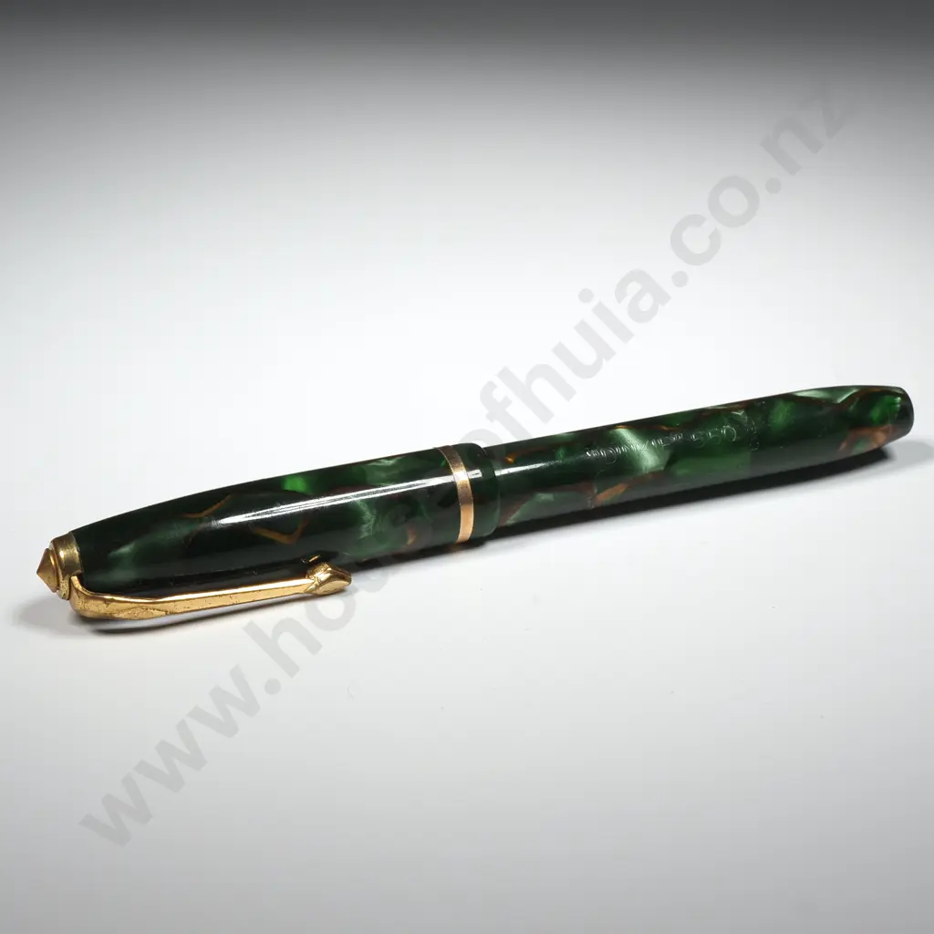 Vintage Conway Stewart 550 Dinkie green w Brown Flecks & Veins Fountain Pen, 1952-62 Image 1++