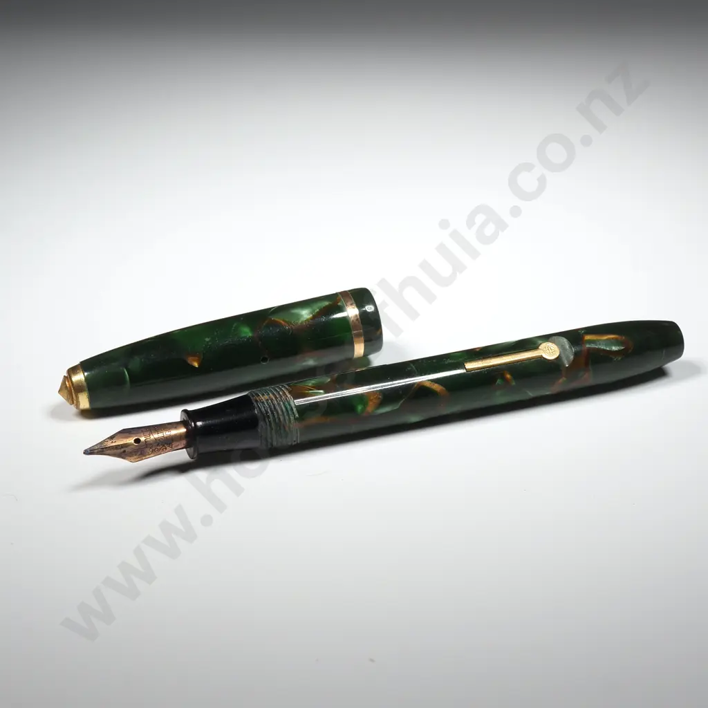 Vintage Conway Stewart 550 Dinkie green w Brown Flecks & Veins Fountain Pen, 1952-62 Image 1++