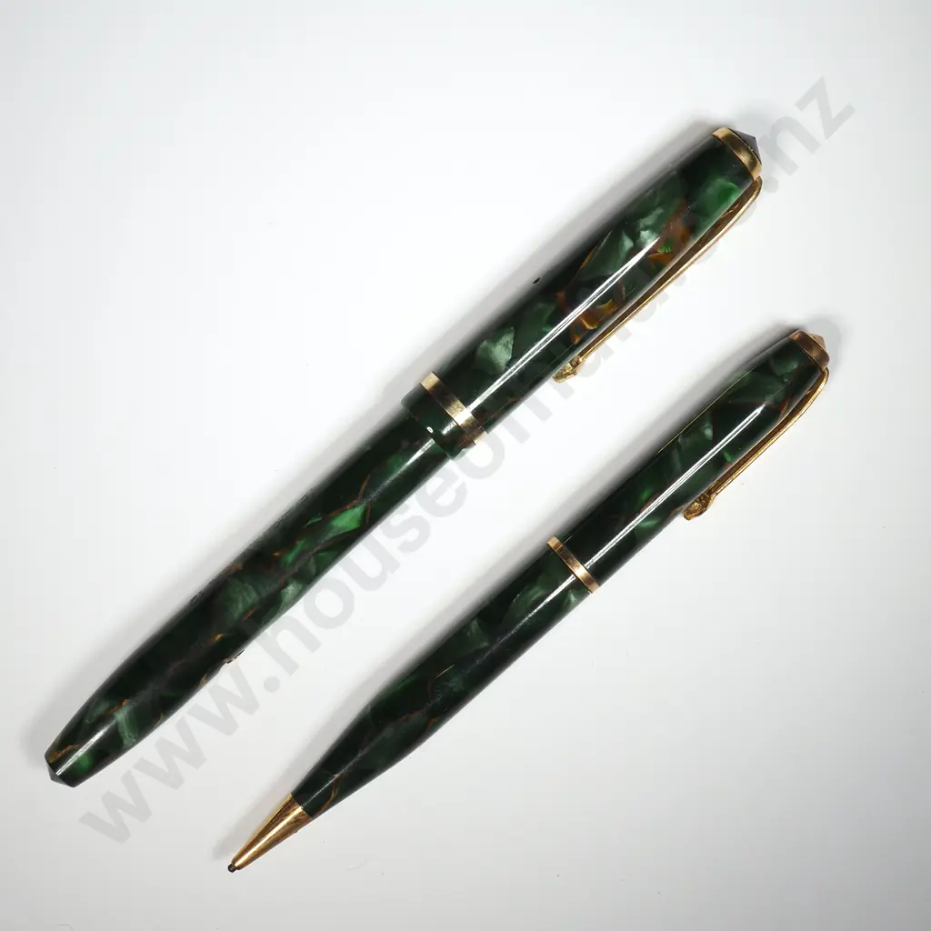 Vintage Conway Stewart 12 Green w Brown Veins Fountain Pen & Matching 25 Pencil, 1956-63 Image 1++