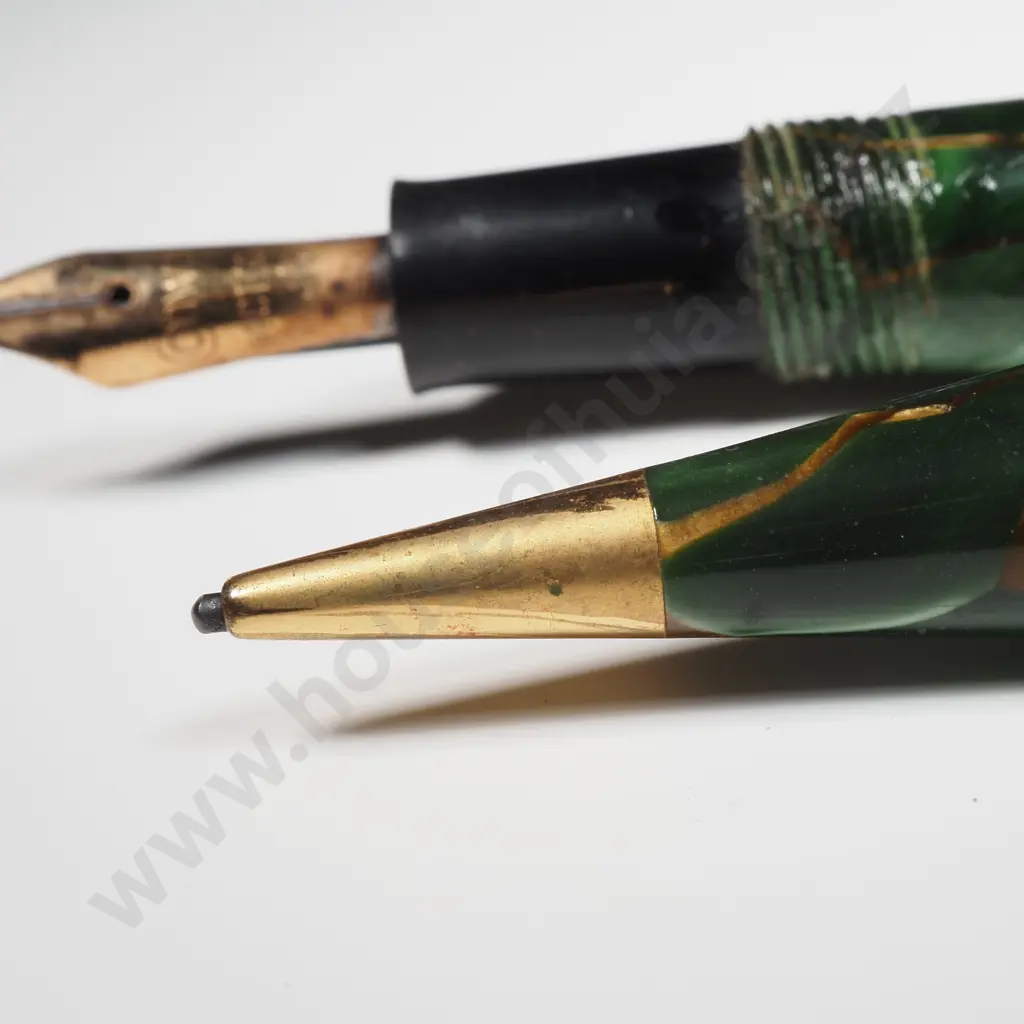 Vintage Conway Stewart 12 Green w Brown Veins Fountain Pen & Matching 25 Pencil, 1956-63 Image 1++