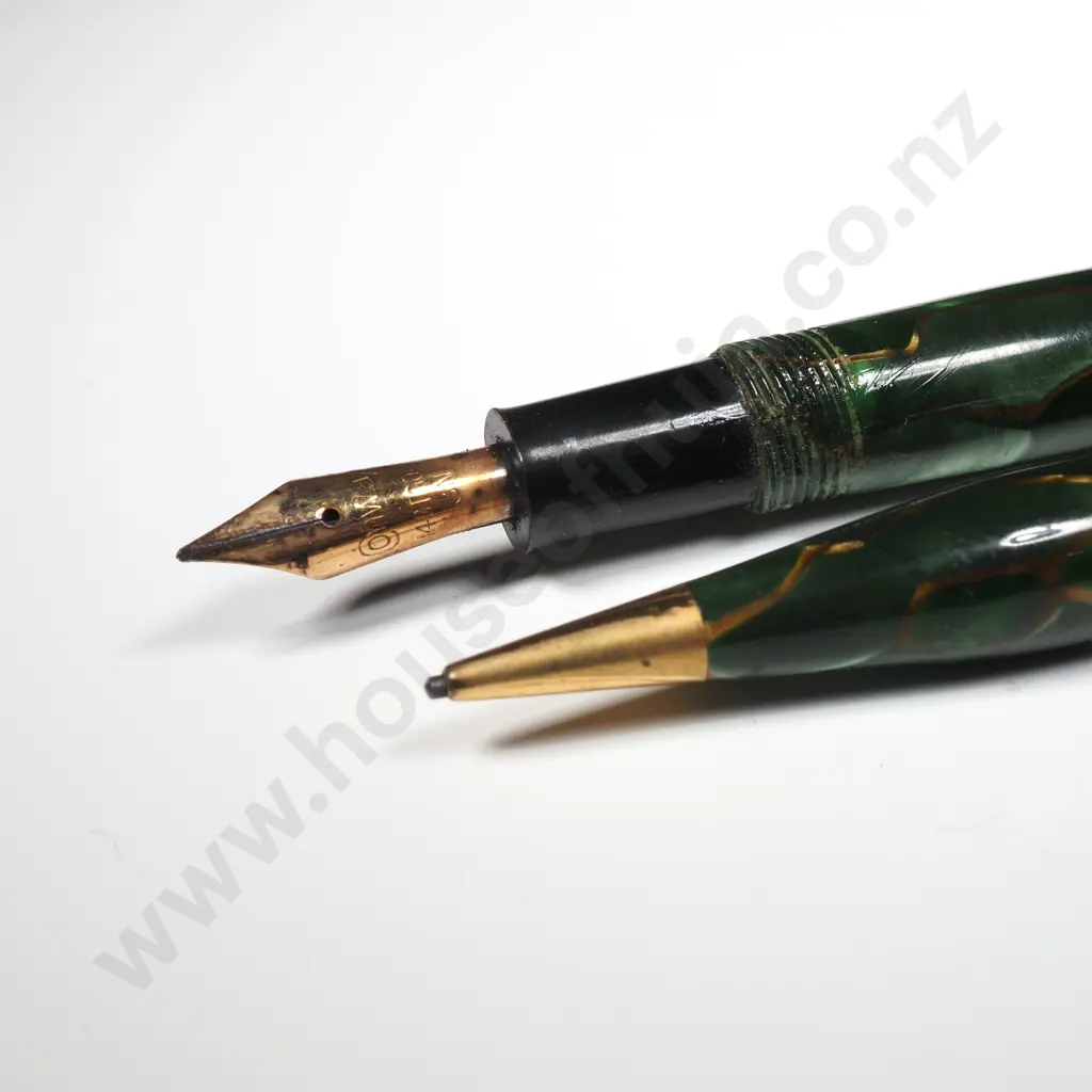 Vintage Conway Stewart 12 Green w Brown Veins Fountain Pen & Matching 25 Pencil, 1956-63 Image 1++