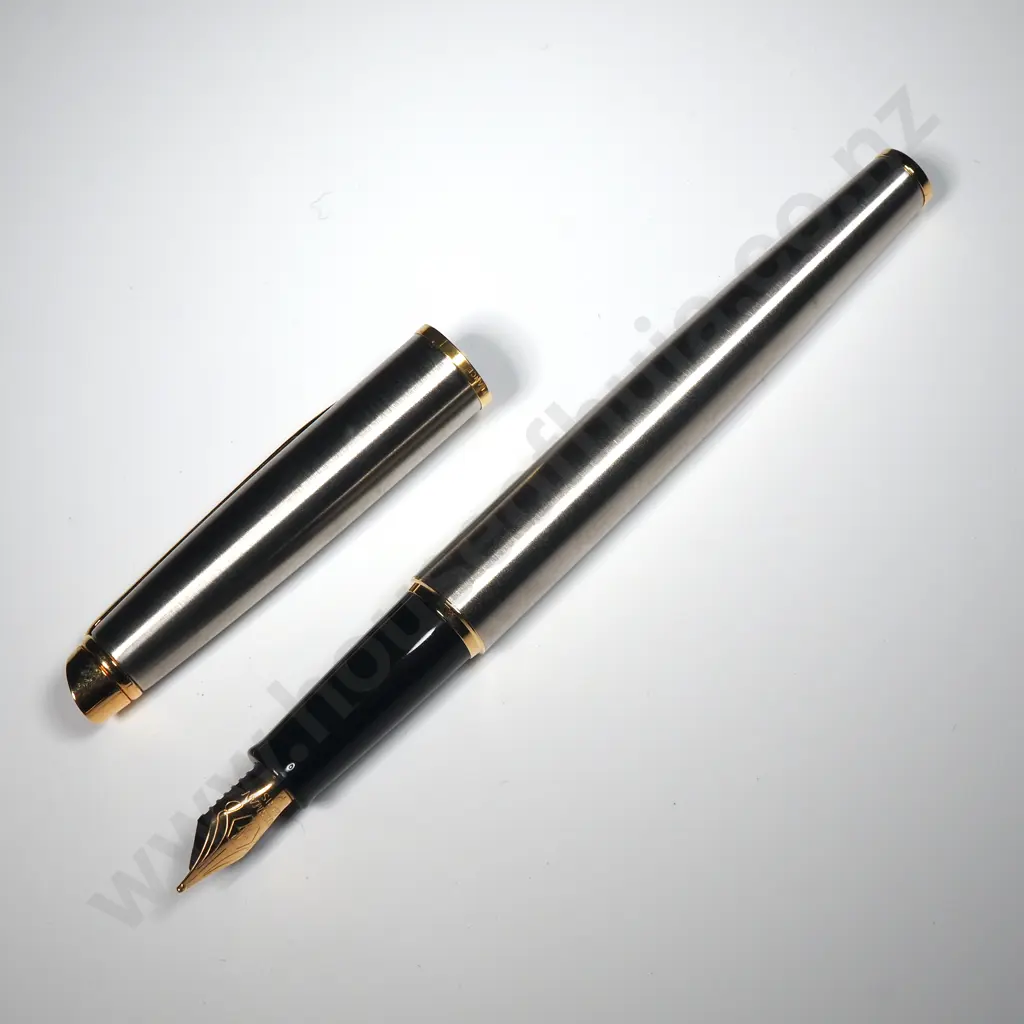 Cased Waterman Paris Brushed Stainless Steel & Gold Plate Fountain Pen Image 1++