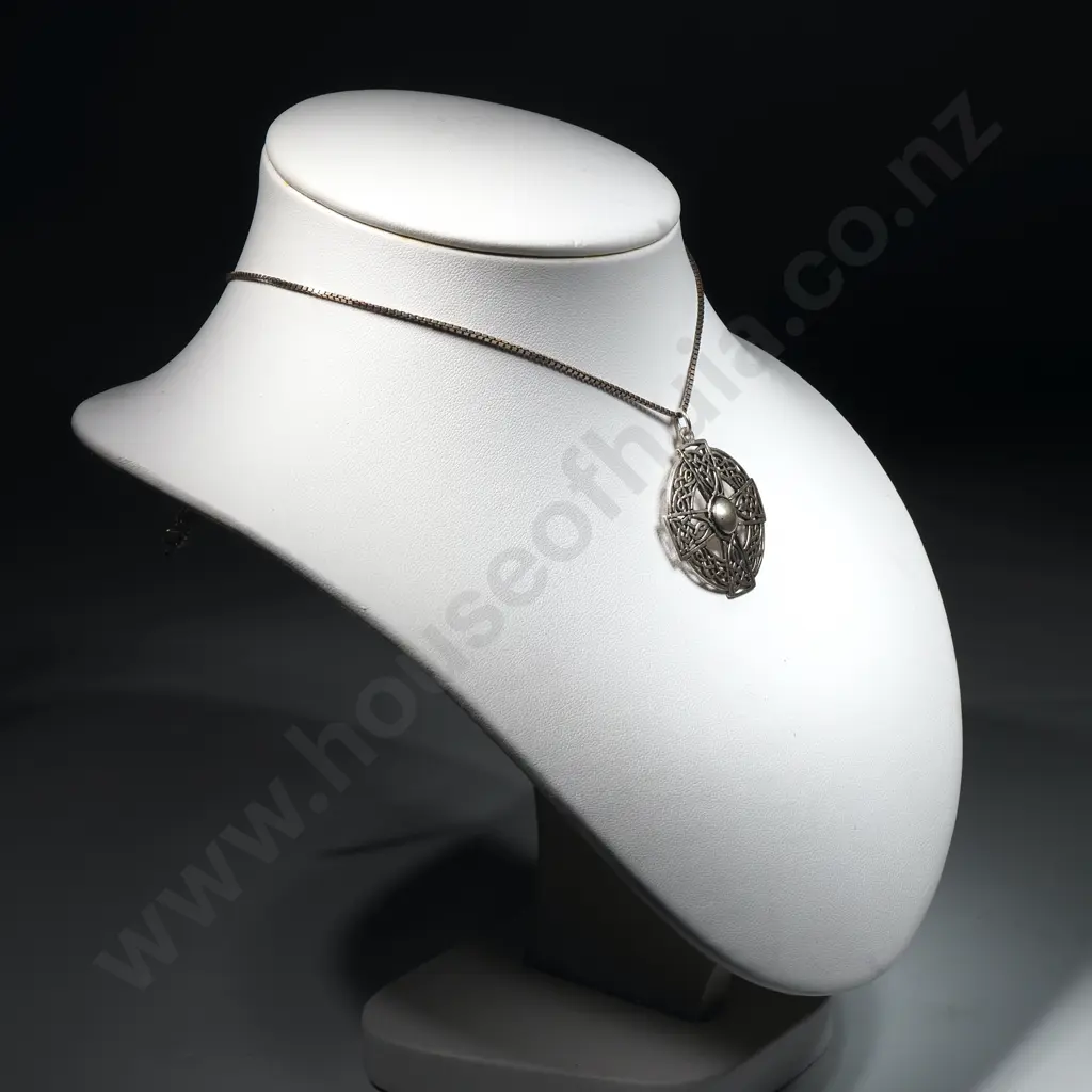 Sterling Silver Celtic Pendant & Chain Image 1++